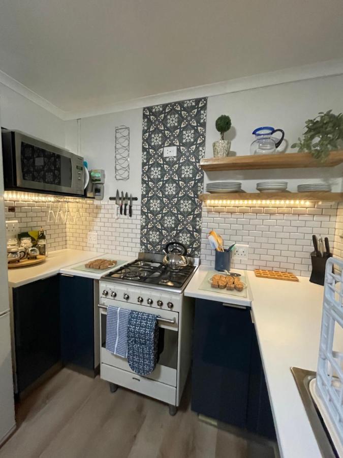 Adorable 2 Bedroom Cottage With Spacious Veranda เฮอร์มานุส ภายนอก รูปภาพ